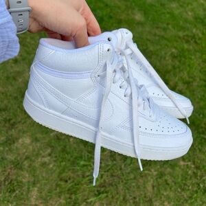 Women’s white Nikes size 7